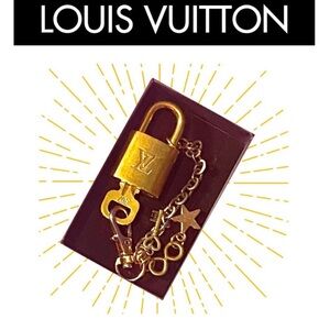 LOUIS VUITTON #307 Lock & Key w/Star, Skeleton Key, & Infinity Symbol Charm. EUC